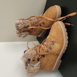 Size 7 tan boots with the fur